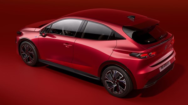  becquet de coffre et protections de jupes latérales - Renault Clio